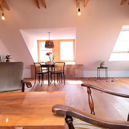 Апартаменты Stylish In The Historic Center Under The Castle *